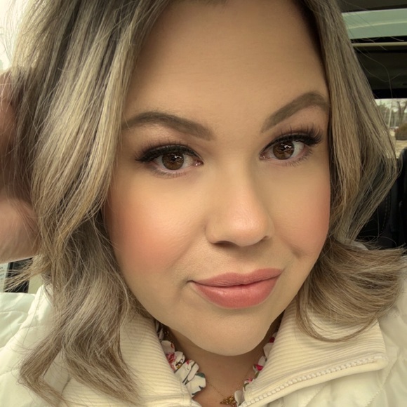 Meet your Posher, Lisa - Picture 1 of 1